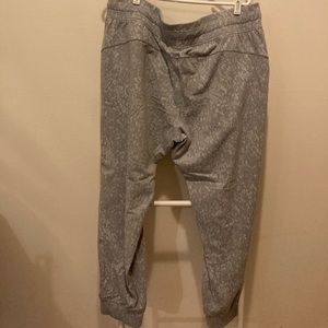 LuluLemon Joggers- Like New!